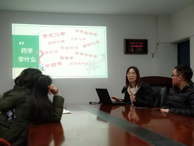 1546070373824704.jpg 院本科生兼职辅导员王洪璐讲话.jpg
